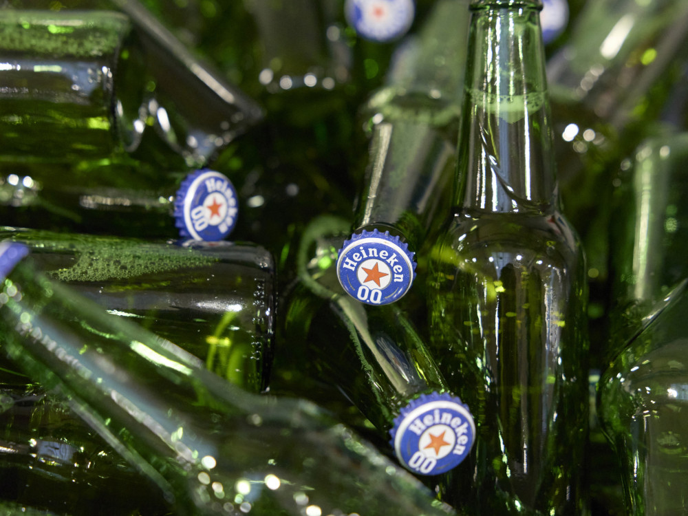 „Хајнекен“ ги намали очекувањата поради падот на вредноста во Кина од речиси 1 милијарда долари