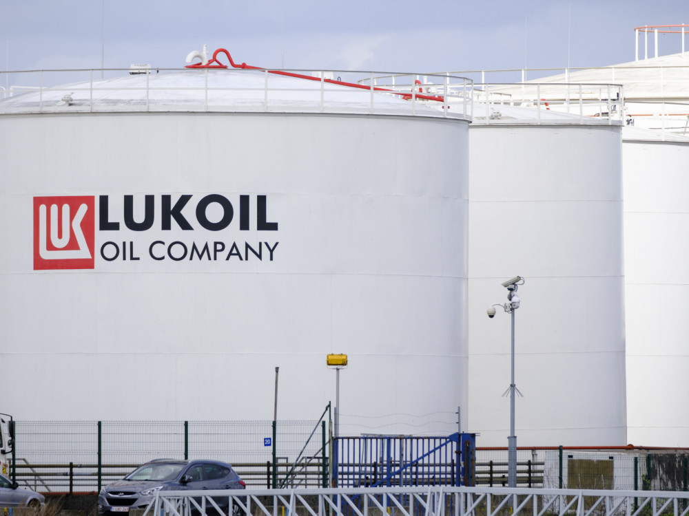 САД воведуваат санкции за „Роснефт“ и „Лукоил“, расте цената на нафтата
