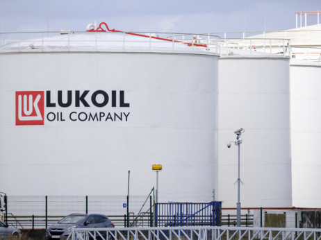 САД воведуваат санкции за „Роснефт“ и „Лукоил“, расте цената на нафтата