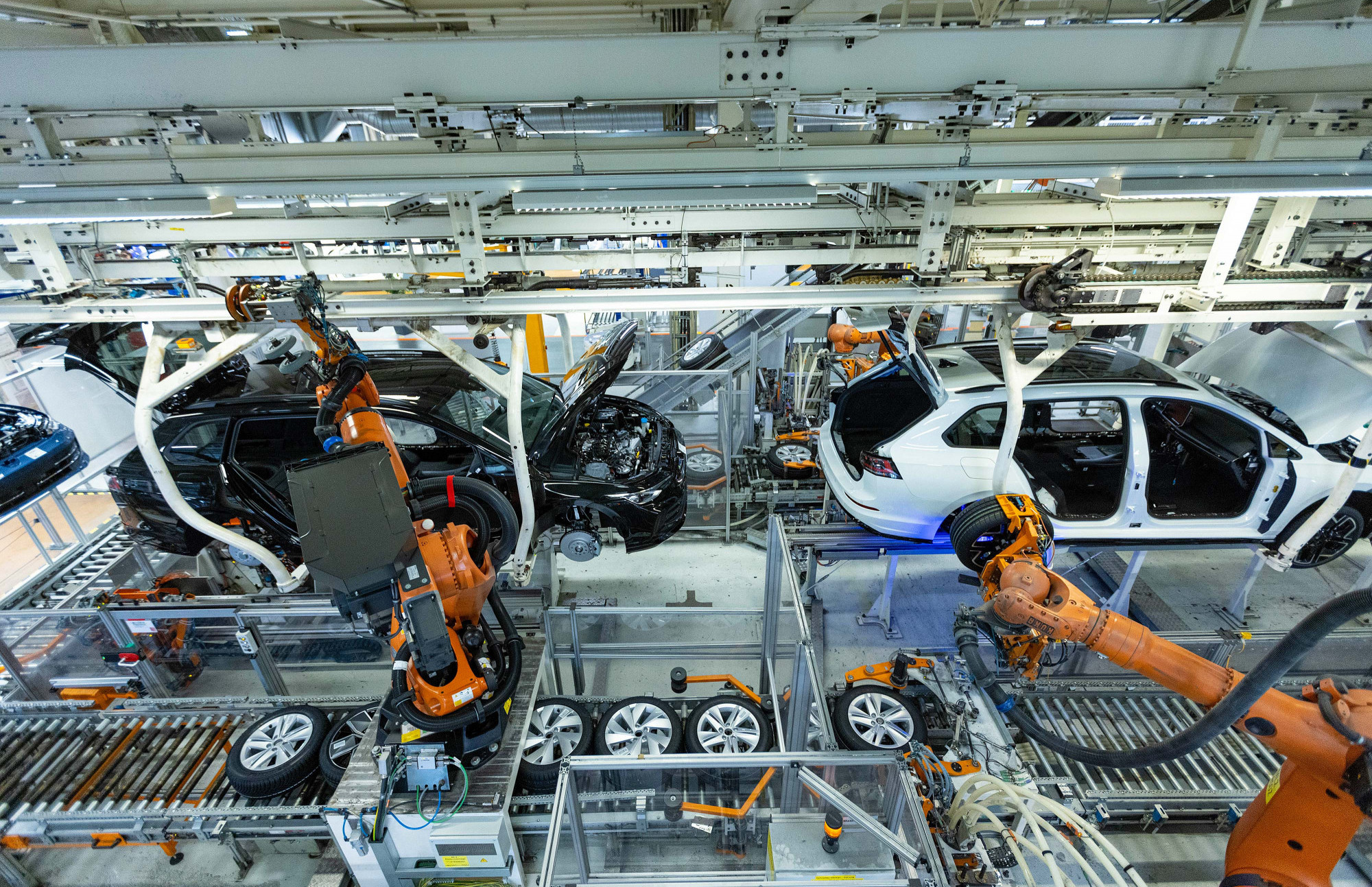 Автомобилите поттикнаа неочекуван раст на германската индустрија