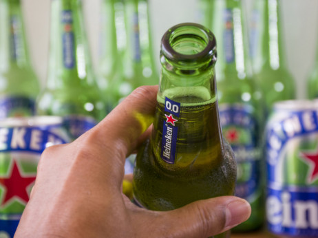 Извршниот директор на „Хајнекен“ се повлекува по падот на продажбата на пиво