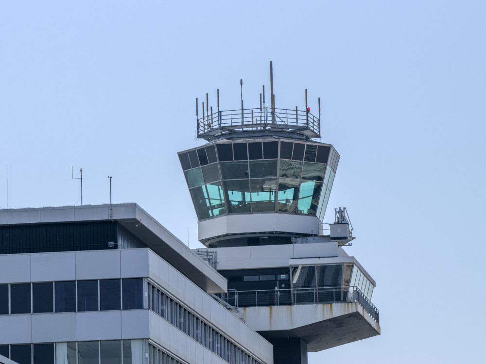 Контролор на летање пронајден како спие на работа