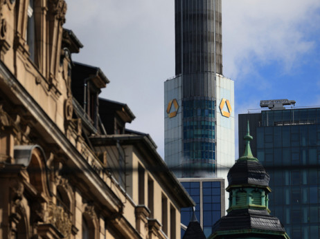 Борба без ракавици за најголемото банкарско преземање во Европа