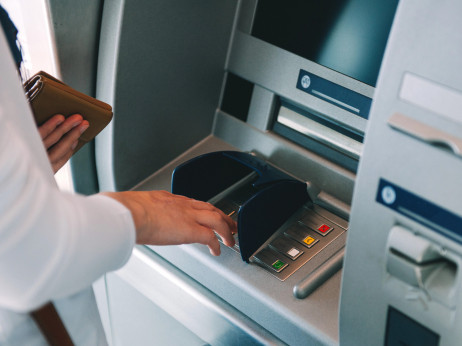 Bankama u RS zabranjuje se naplata više različitih naknada