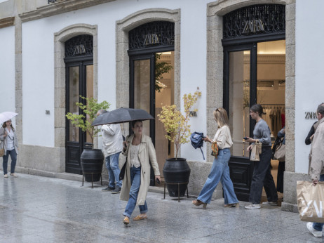 Eden najbogatejših Zemljanov z rekordnim dividendnim izplačilom - kam vlaga