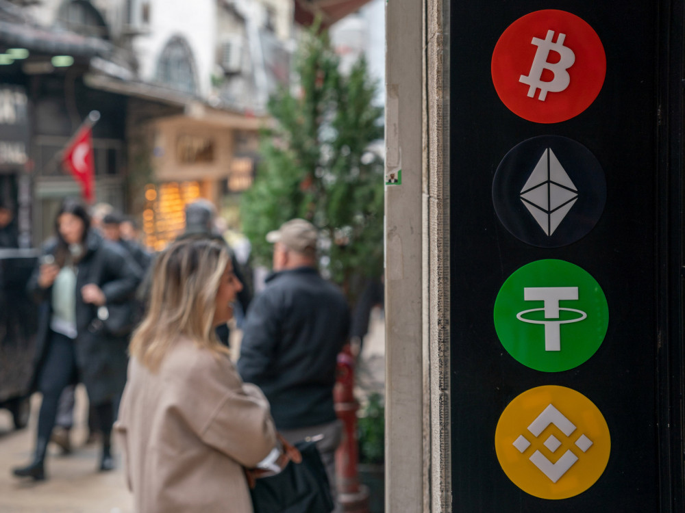 Криптопазарот крвави: етерот загуби четвртина од вредноста, биткоинот е под сто илјади