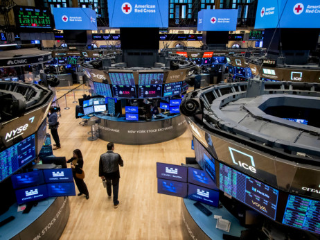 Берзански преглед: Акциите паднаа по извештајот дека патувањето на Ванс е одложено