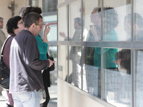 Javnom sektoru nikad dosta. Plaće su im enormno rasle, a traže još