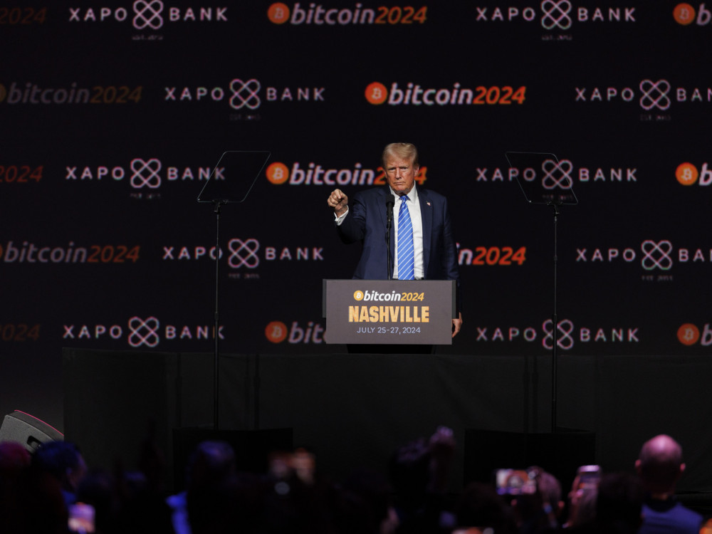 Биткоинот падна под 100.000 долари, трговците книжат профит од политиките на Трамп