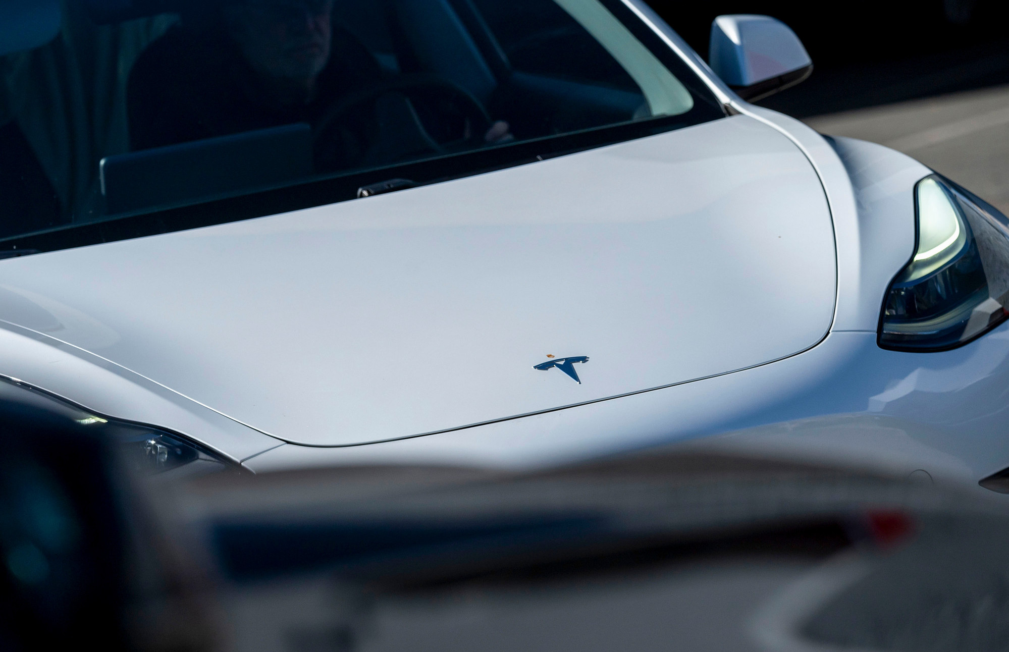 Трамп сака да купи „тесла“ за да му помогне на Маск по големиот пад на акциите