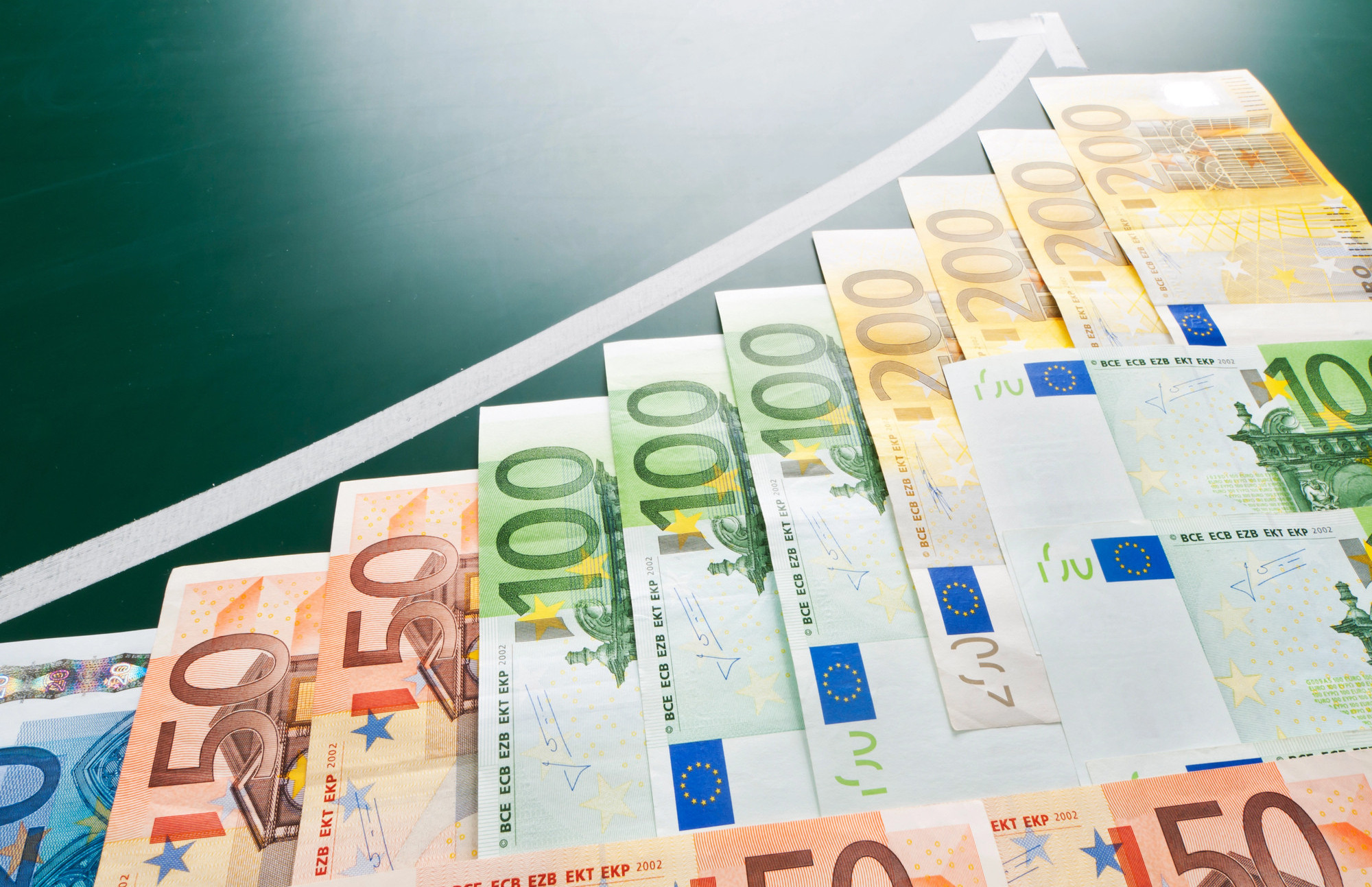 Банките ги намалија добивките, државата поттикнува производство на струја - пет вести