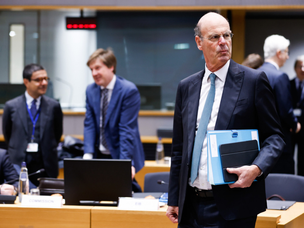 Франција вели дека ЕУ разговара за широк одговор на американските царини