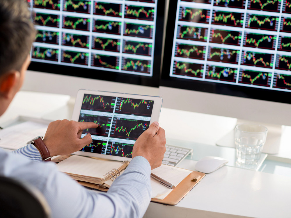 Техничка анализа: Како да читате графикони, да препознавате трендови и да управувате со ризикот на финансиските пазари како професионалец