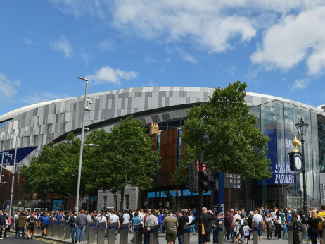 Сопственички спор става печат на катастрофалната сезона на голем лондонски клуб