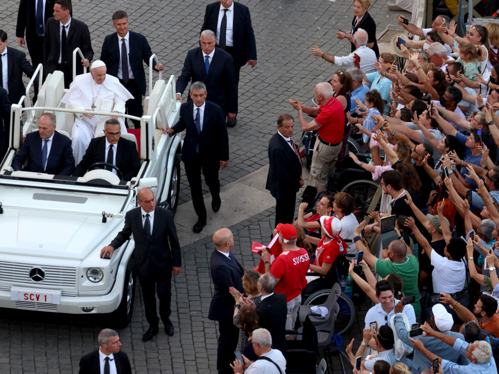 Облози со мемкоини за тоа кој ќе биде следниот папа