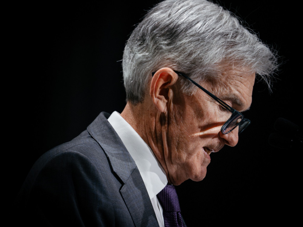 Трамп продолжува да го притиска Пауел: Намали ги каматите!