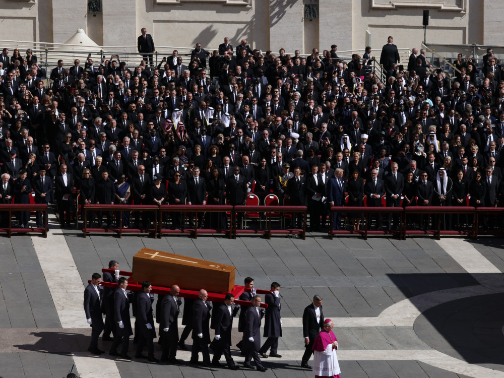 Папата Франциск замина во своето вечно почивалиште