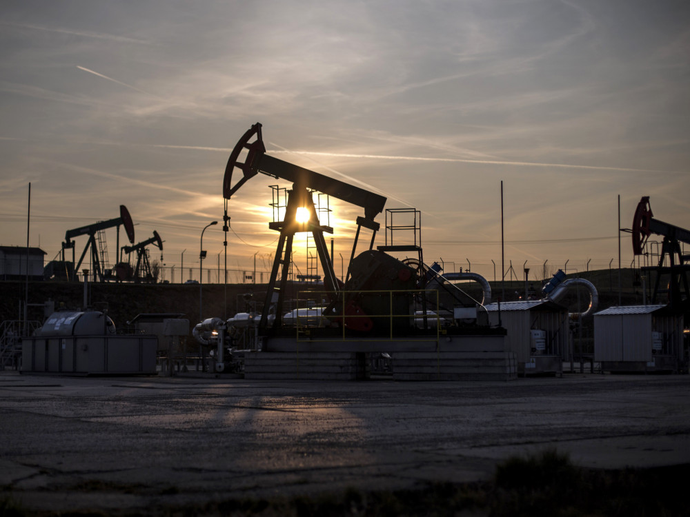 Зошто евтината нафта ги радува увозниците, а ги загрижува извозниците