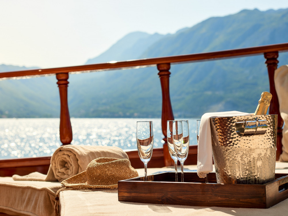 Суперјахтите ѝ одолеваат на кризата  - доживуваат бум во Јадранско Море