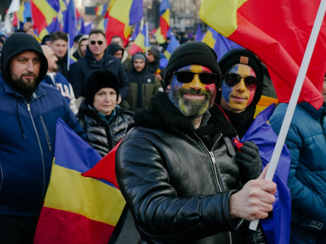 Романија поделена меѓу локалниот Трамп и миленикот на европските елити