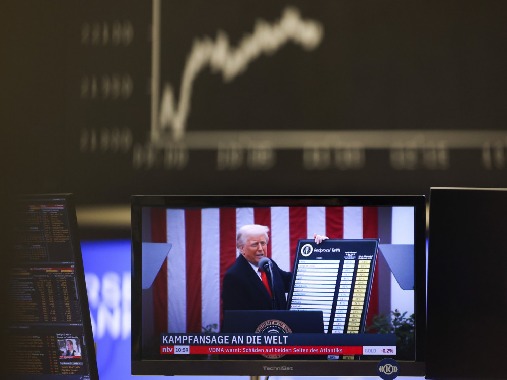 Германскиот индекс DAX се движи кон рекорд, бришејќи ги загубите од царините