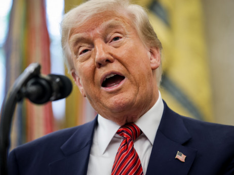 Трамп во Заливот: Ќе им купи ли држава на Палестинците со чипови од „Енвидија“?