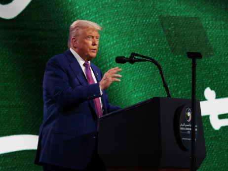 Накратко од светот: Трамп најави преговори за крај на војната, ЕУ готви санкции за Русија