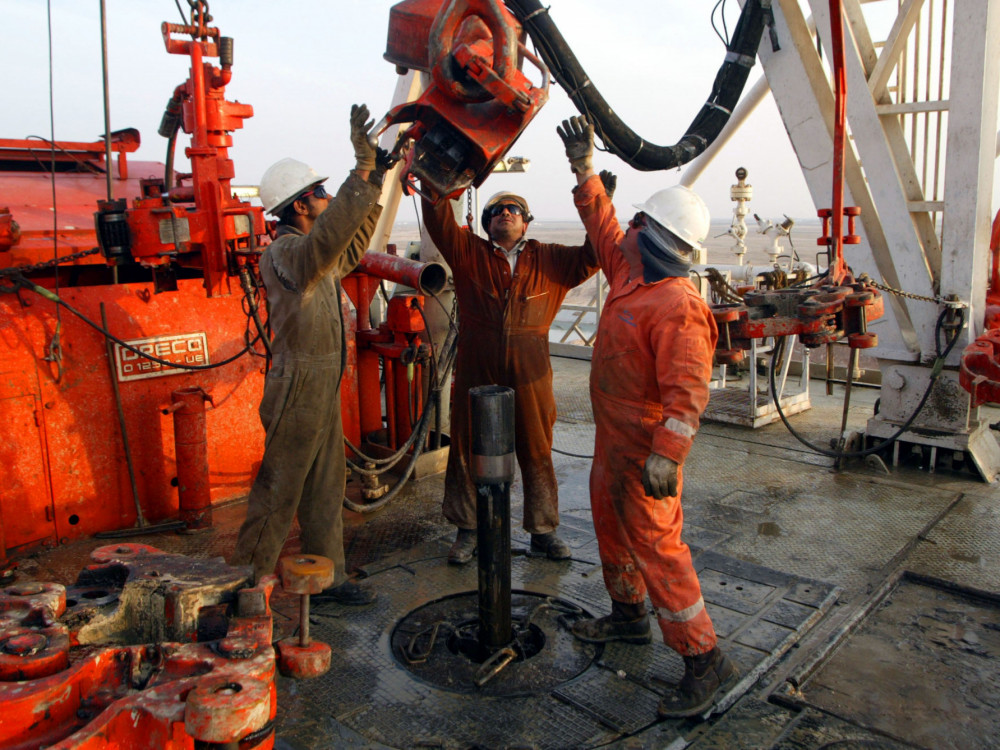 Нафтата се стабилизира по бурната недела