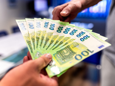 "Odjavili" so se iz Slovenije, a jih je Furs našel in jim odmeril milijone dodatnih davkov