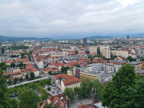 Kupiti ali najeti stanovanje? Dilema, ki lahko v 20 letih pomeni 100 tisoč evrov razlike