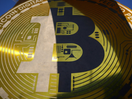 Биткоинот расте, алткоините со остар пад