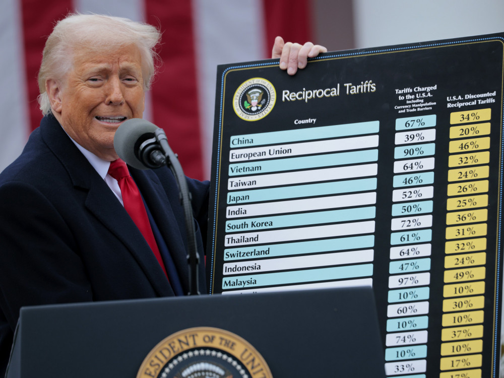Трамп не попушта за царините, смета дека Јапонците се разгалени