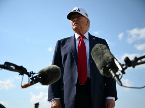 Трамп најави царини од 30 проценти за ЕУ и Мексико од следниот месец