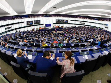 Пратениците на ЕУ го одобрија трговскиот договор со САД пред крајниот рок на Трамп