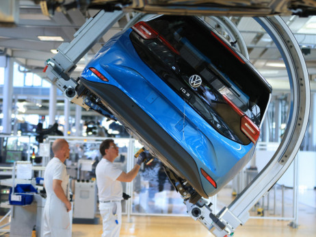 Само уште Иран ѝ фалеше на европската автоиндустрија: какви ќе бидат последиците?