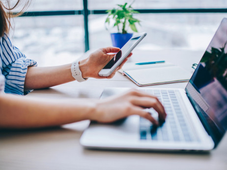 Пад на берзите и прикриена опасност од видеоигрите - пет вести на денот