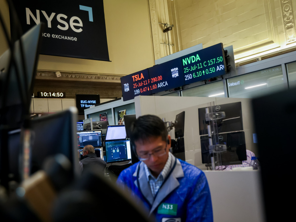 Владетелите на силициумот го преземаат тронот, а еден само што ги надмина легендите