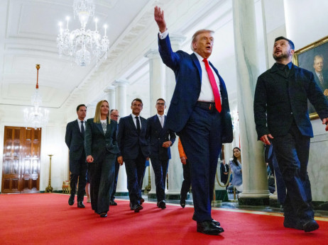 Трамп иницира трилатерална средба со Путин и Зеленски