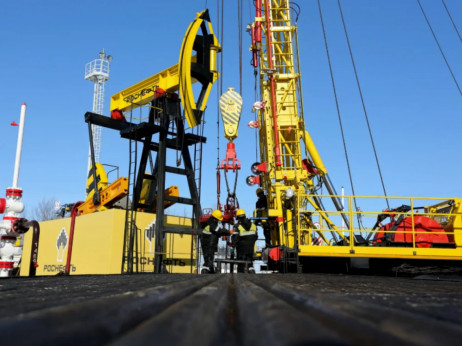 Руските нафтени гиганти пријавија пад на приходите