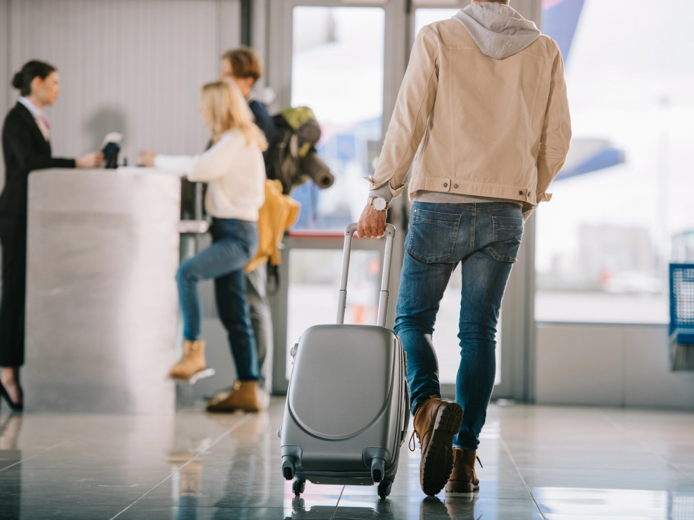 Хаос на европските аеродроми, чекирање се врши рачно