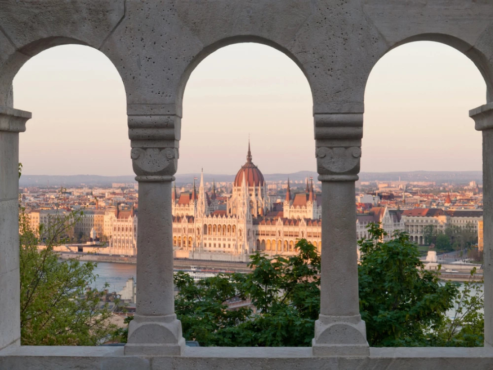 Контроверзна обнова на Будимскиот дворец: зачувување на историјата или измама?