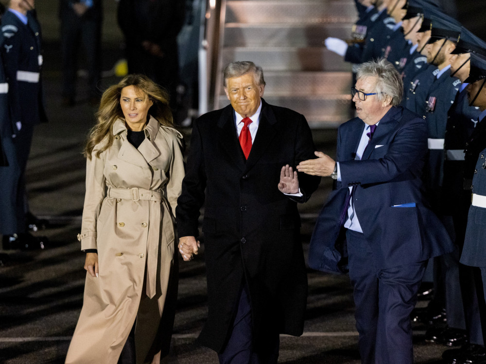 Трамп носи во Велика Британија низа ветувања од „Мајкрософт“ и „Опен-еј-ај“