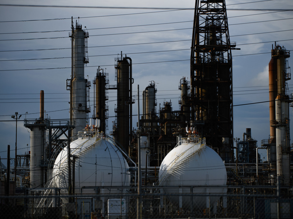 Нафтата го продолжи ценовниот пад и по намалувањето на каматите од Фед