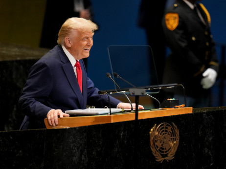 Трамп му сврте грб на проект што Америка го гради осум децении
