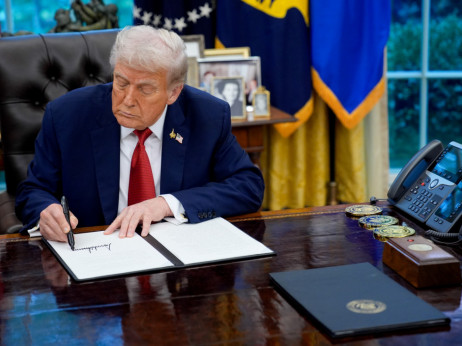Трамп планира да отпушти илјадници федерални работници поради блокадата