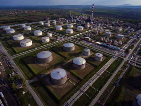 Нафтата бележи најголем неделен пад на цената пред состанокот на ОПЕК+
