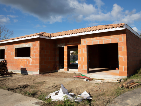 За стан во Центар, куќа со базен во Бардовци, но растат цените и на плацовите