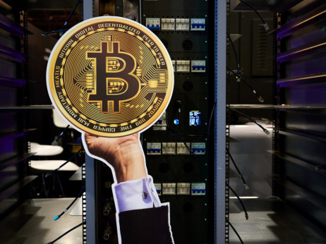Биткоинот се бори да закрепне по историскиот пад