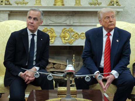Трамп ги зголемува царините за Канада поради гнев за реклама со Реган