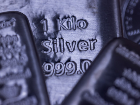 Растот на цената на среброто создава проблеми на индустријата која најмногу го користи